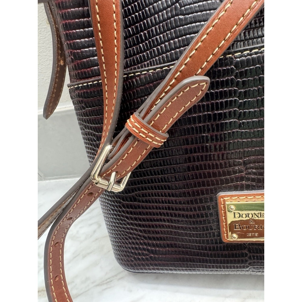 Dooney & Bourke Lizard Embossed Letter Carrier Crossbody‎ Black Red - Picture 4 of 15